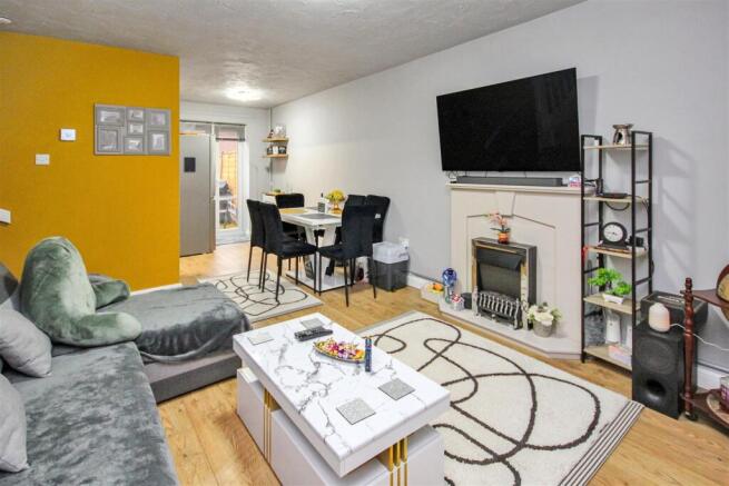 lounge 1.JPG