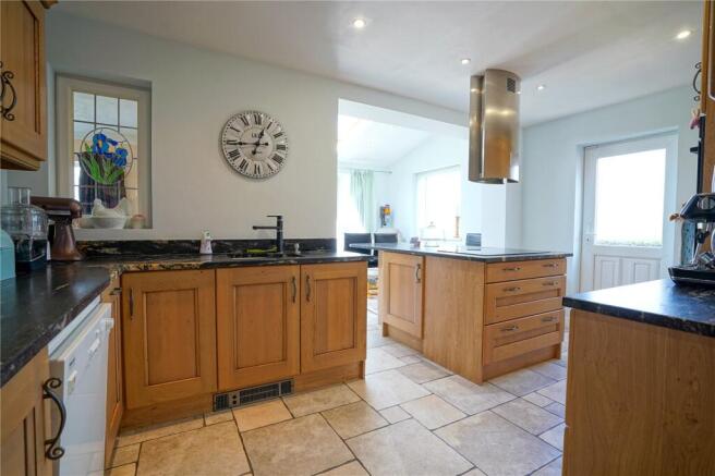 4 bed Semi-Detached for sale Image 6