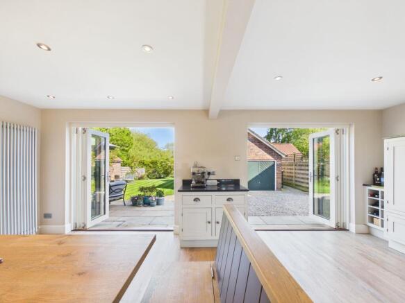 4 bed Detached for sale Image 8