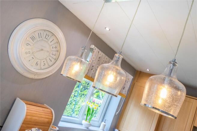 5 bed Detached for sale Image 6