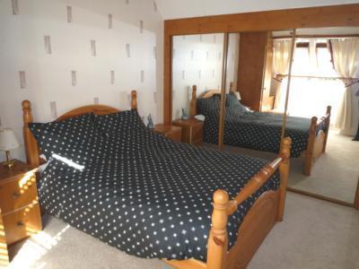 WHITESTRIPESPATH19E