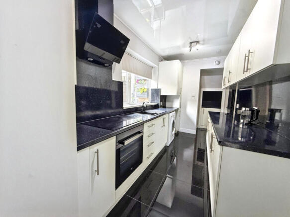 3 bed Terraced for sale Image 6