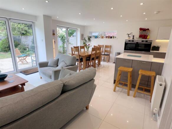 Kitchen dining sitting room1.1.JPG