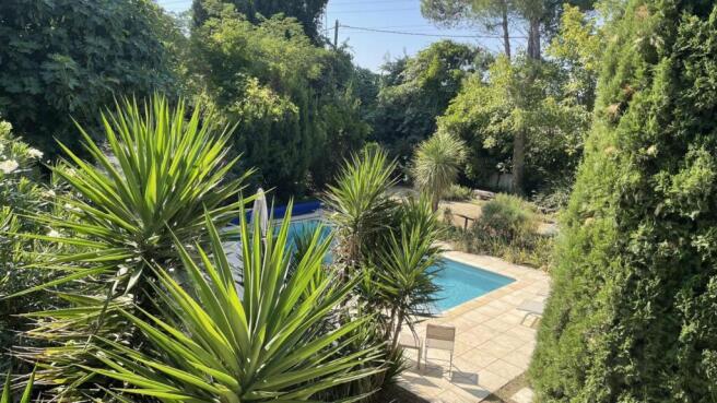piscine vue de la maison