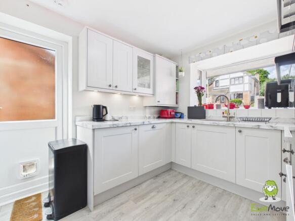 EweMove Estate Agents Basingstoke - Stockbridge Cl