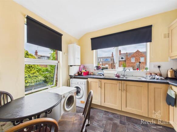 2 bed Apartment for sale Image 4