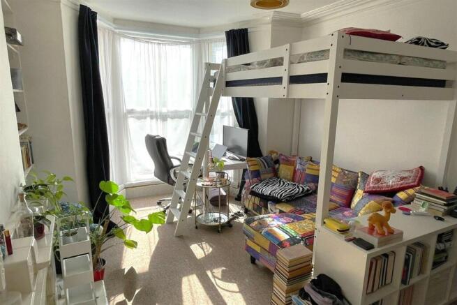 Bedroom / Living Roo
