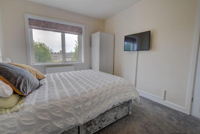 Bed 1.jpg
