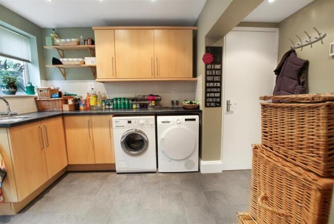4 bed Detached for sale Image 8