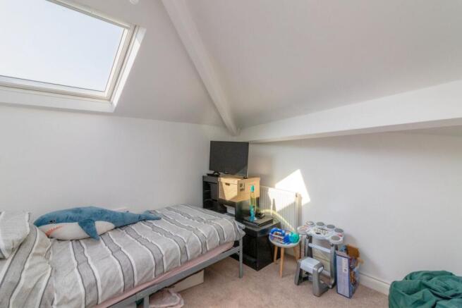 3 bed Flat to rent Image 6
