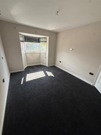 3 bed Semi-Detached to rent Image 5