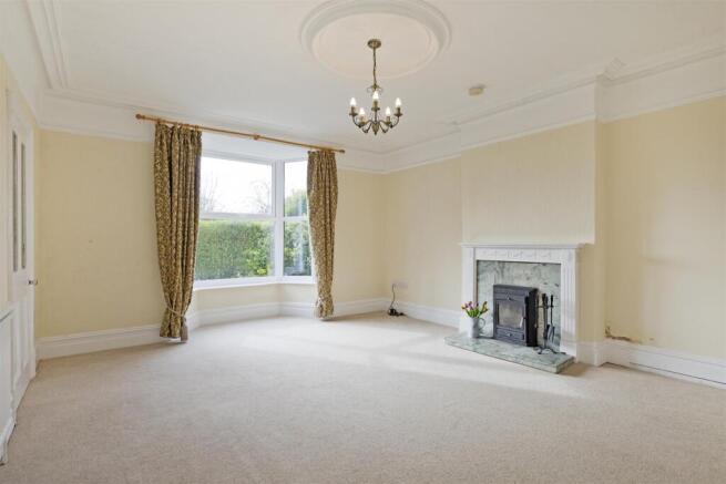 4 bed House for sale Image 4