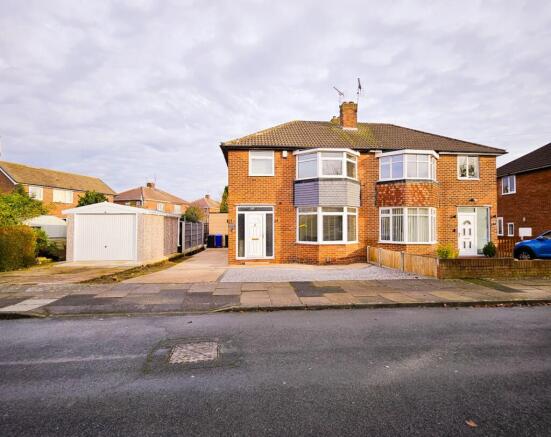 3 bed Semi-Detached to rent Image 9