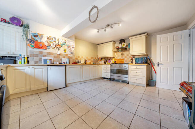 1369918-10-68f8a4...