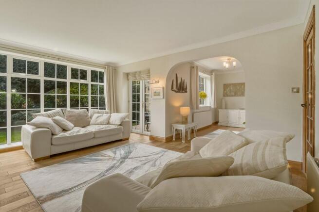 4 bed Detached for sale Image 4
