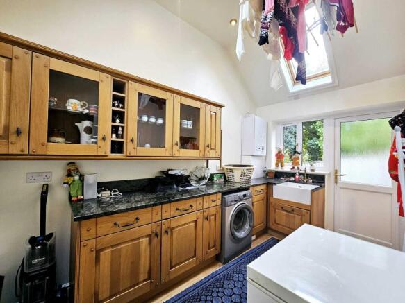 3 bed Detached for sale Image 10