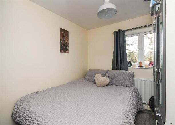 7 The Mews - Bedroom 2.jpg