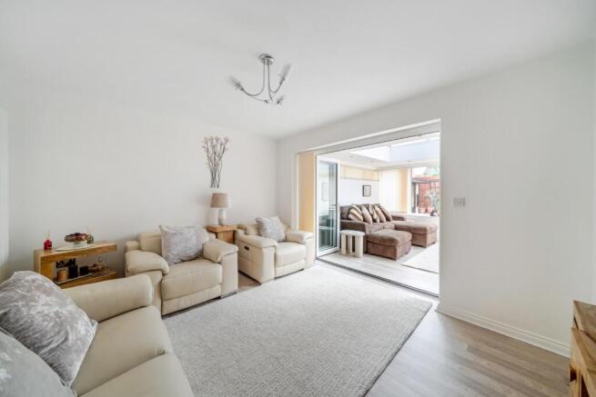 4 bed Detached for sale Image 7