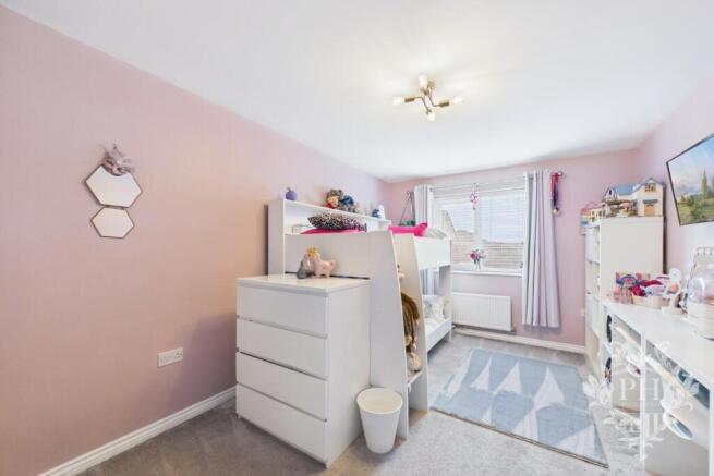 4 bed Detached for sale Image 8