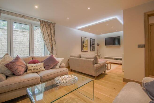 4 bed Detached for sale Image 8
