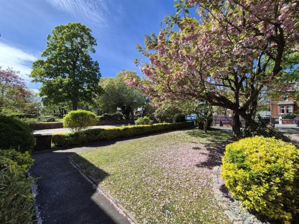 Front garden 1.jpg