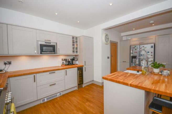 Kitchen pic 2.jpg