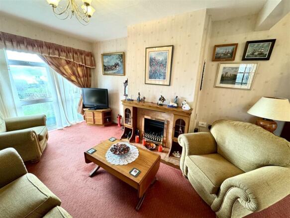 OPEN PLAN SITTING/DINING ROOM