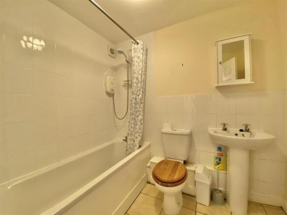 2 bed Apartment for sale Image 7