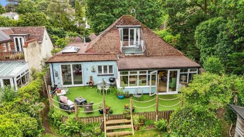 Black Pond Lane, Lower Bourne, Farnham