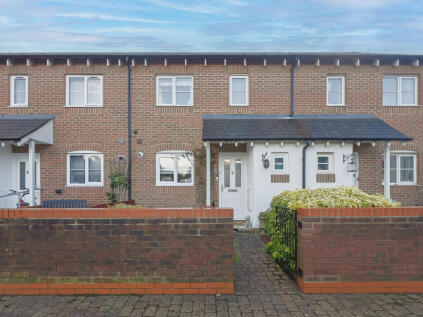 Sir Christopher Court, Hythe