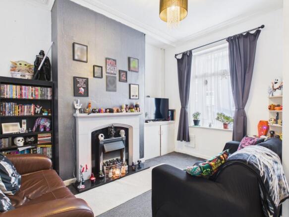 CAM03729G0-PR0262-STILL001