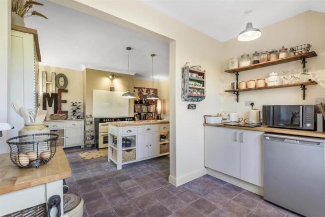KITCHEN / DINER
