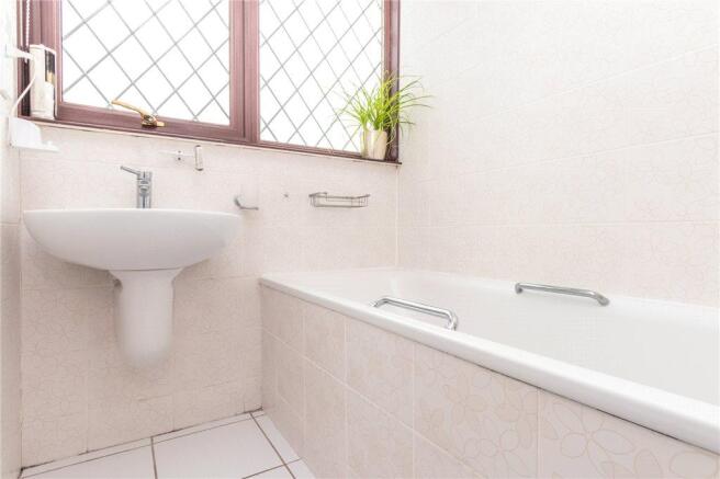Bathroom 1a