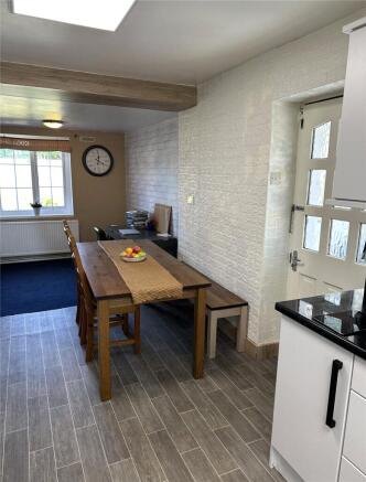 7 bed Detached for sale Image 5