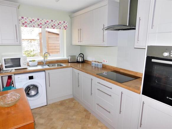 KITCHEN.JPG