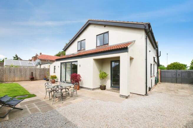 5 bed Detached Bungalow for sale Image 9