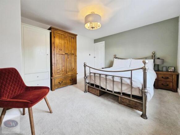 3 bed Semi-Detached for sale Image 11