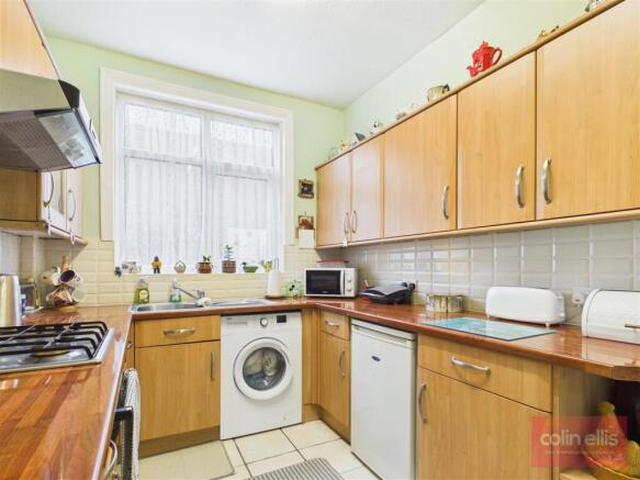 6 bed Semi-Detached for sale Image 4