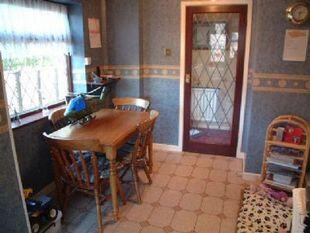 Kitchen/Breakfast Room:-Breakfast area