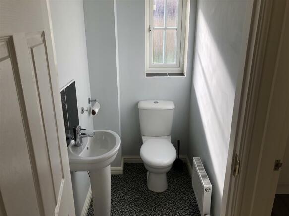 Cloakroom/wc