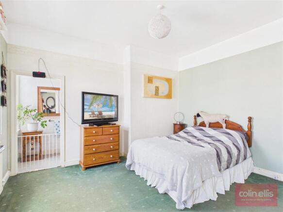 3 bed Terraced for sale Image 9