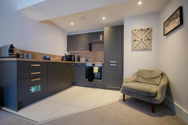 2 bed Apartment to rent Image 5