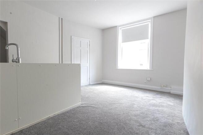 2 bed House to rent Image 5