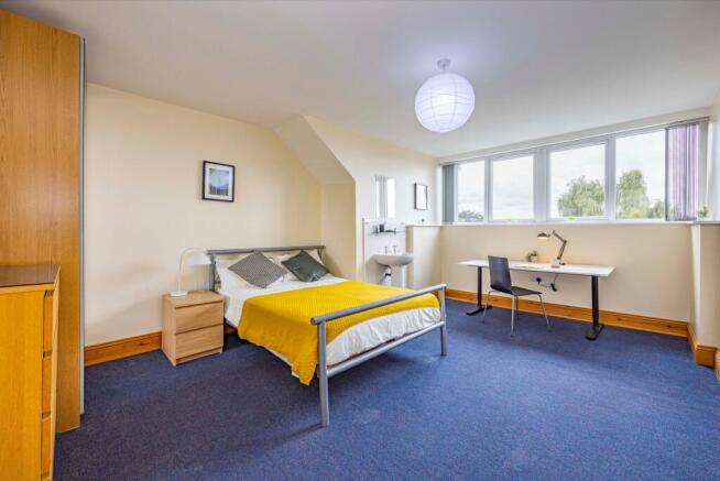 6 Double Bedrooms