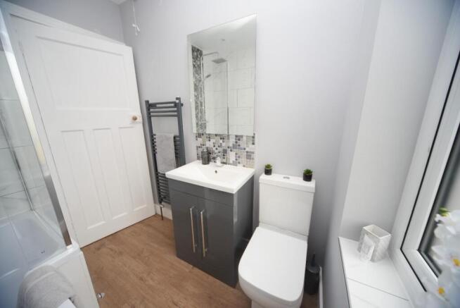 Bathroom 1.jpg