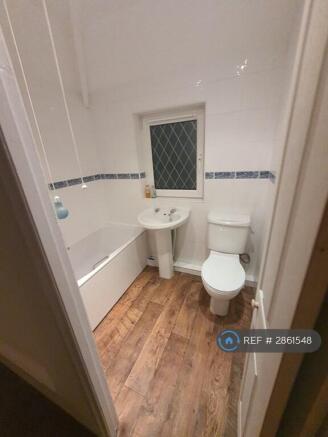 3 bed Semi-Detached to rent Image 6