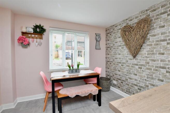 Kitchen/ Dining Room