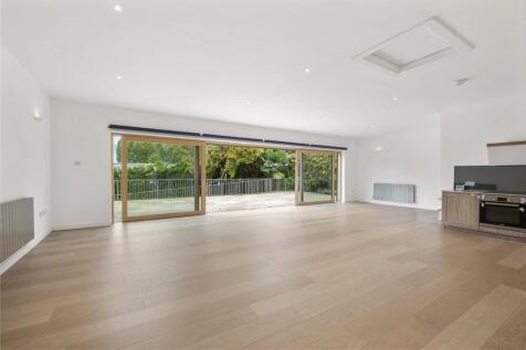 Fitzgeorge Avenue, New Malden, Surrey, KT3