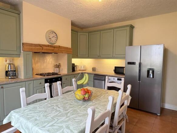 3 bed Semi-Detached for sale Image 6