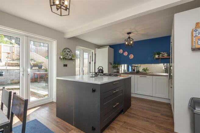 3 bed Town House for sale Image 4